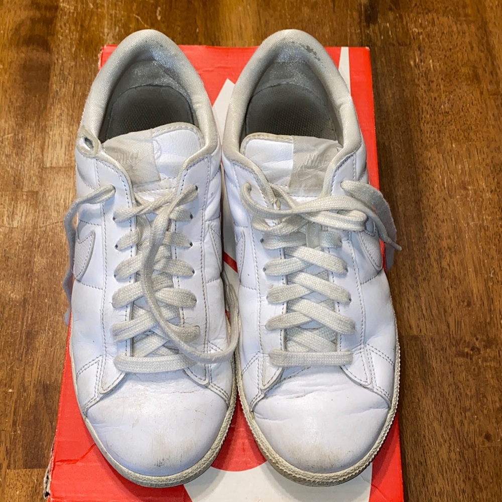 Nike Women’s Tennis Classic Sneakers